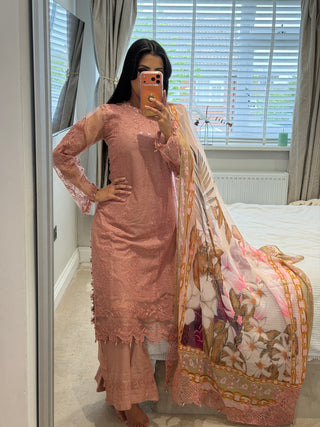 Ivana Pink x