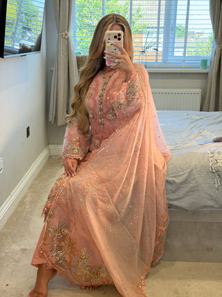 Amelle Pink