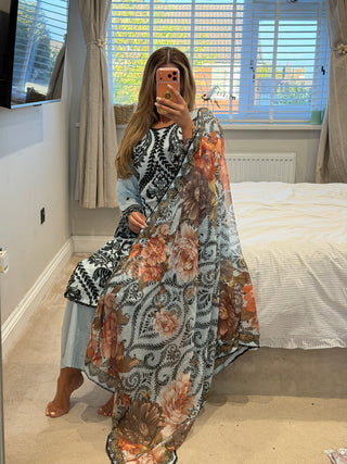 Esra Blue x