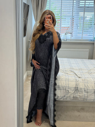 Leila Black x