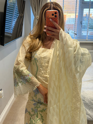 Leila Luxe x
