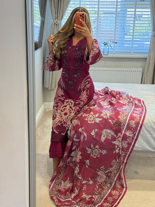 Sara x