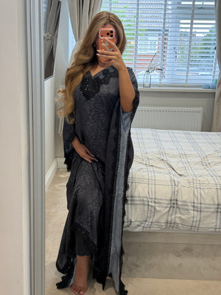 Leila Black x