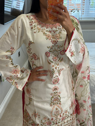 Elaya White x