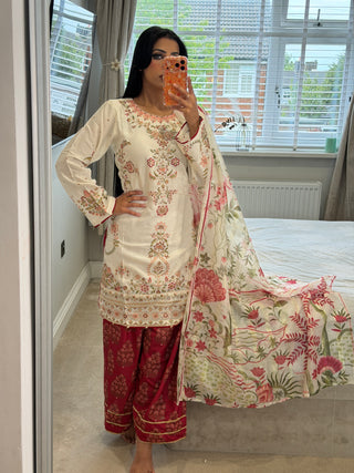 Elaya White x