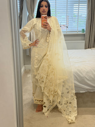 Ivana White x