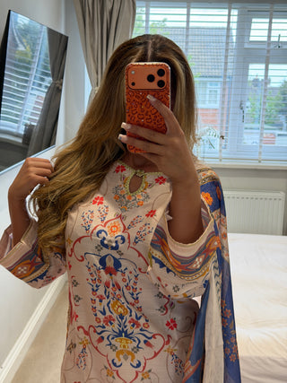 Ariaana x