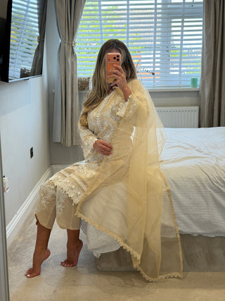 Saria Cream x