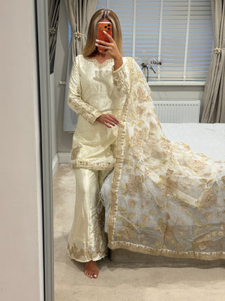 Duaa White x