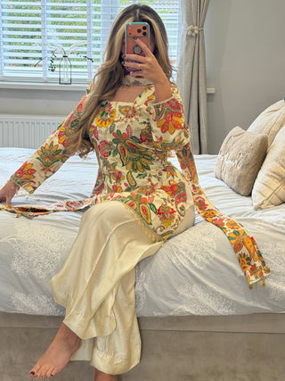 Mehaar White