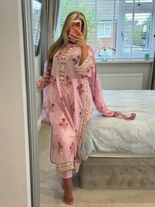 Maira Kaftan Pink