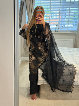Talia Black x