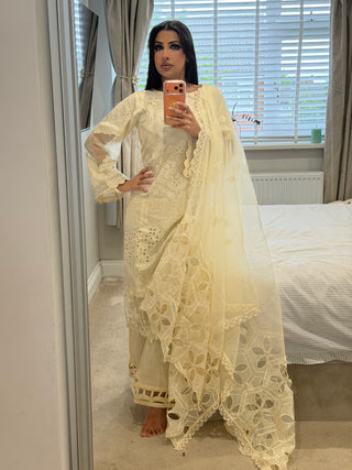 Ivana White x