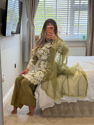 Saria Khaki x