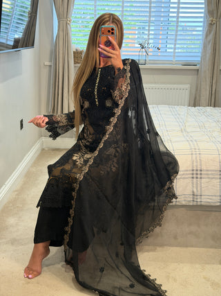 Talia Black x