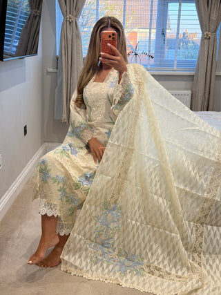 Leila Luxe x