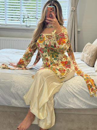 Mehaar White