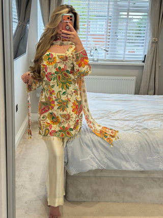 Mehaar White