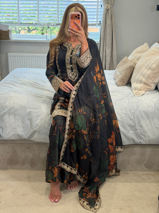 Flora Noir
