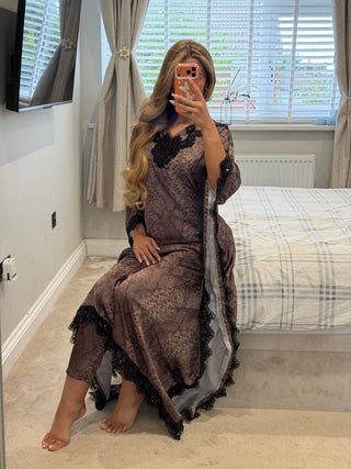 Leila Mocha x