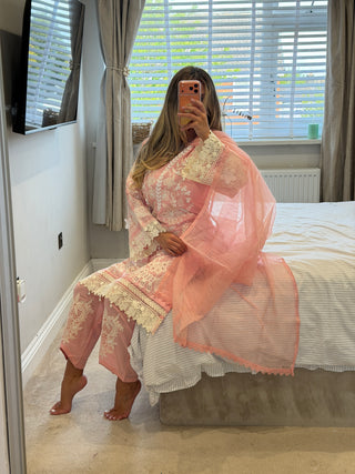 Saria Pink x