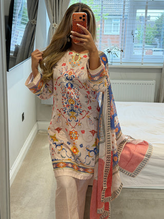 Ariaana x