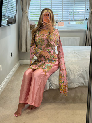 Mehaar Pink