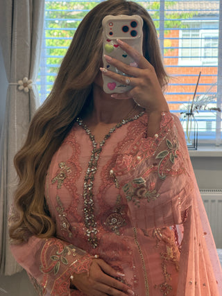 Amelle Pink