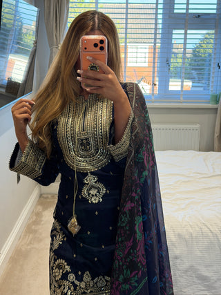 Alira Navy x