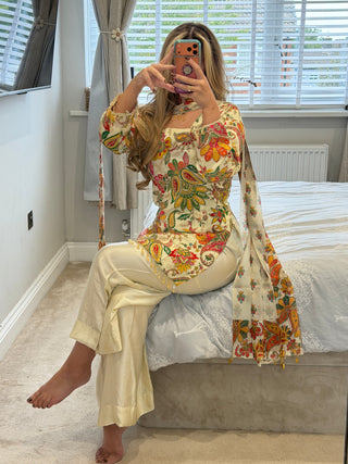 Mehaar White