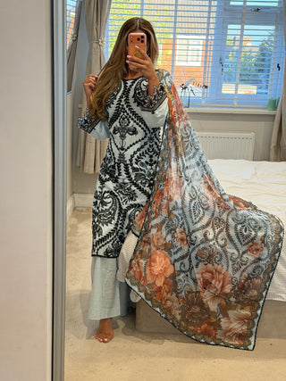 Esra Blue x
