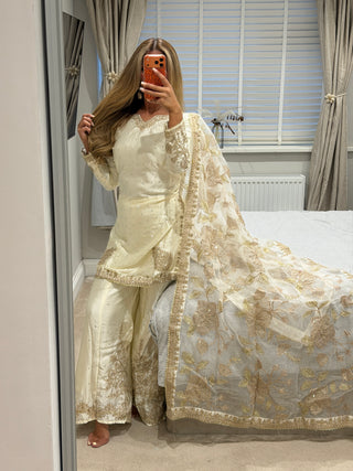 Duaa White x