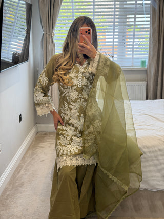 Saria Khaki x