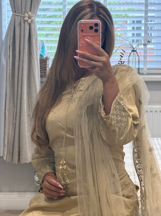 Alina Gold x
