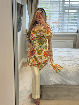 Mehaar White
