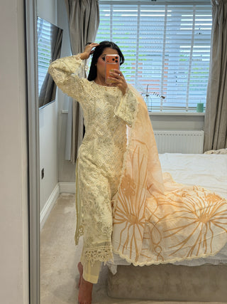 Ilara Luxe White x