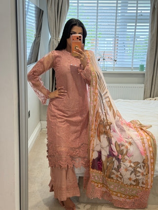 Ivana Pink x