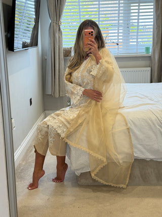 Saria Cream x