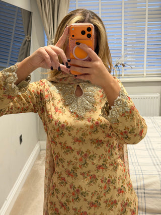 B O R O Q U E - Beige