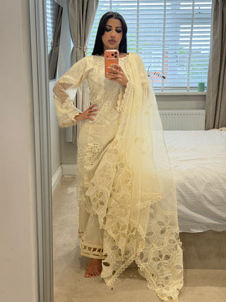 Ivana White x