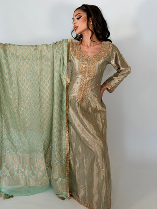 Royale Emaan Mint