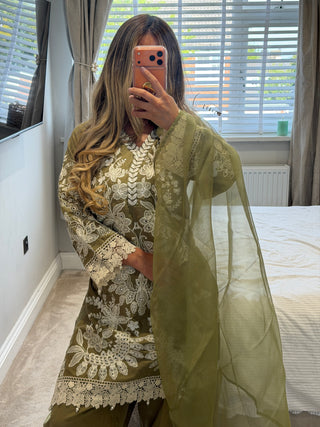 Saria Khaki x