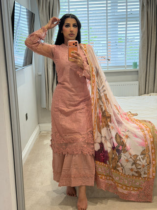 Ivana Pink x