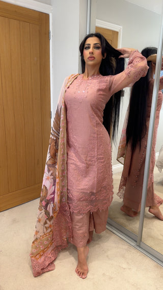 Ivana Pink x