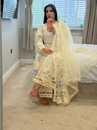 Ivana White x