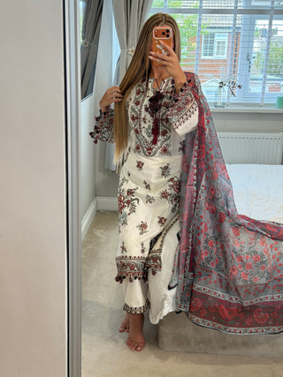 Maria Noor x