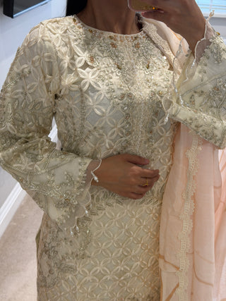 Ilara Luxe White x