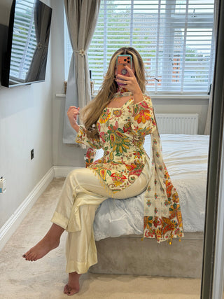 Mehaar White