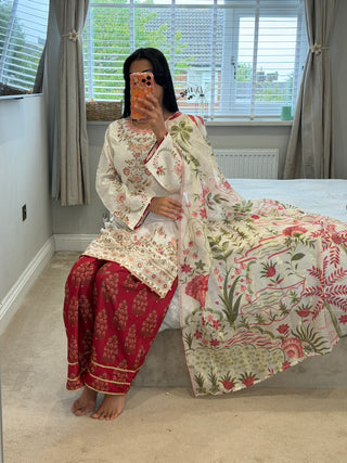 Elaya White x
