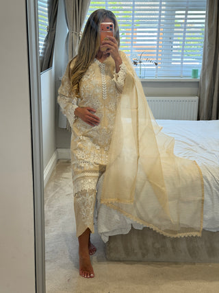 Saria Cream x
